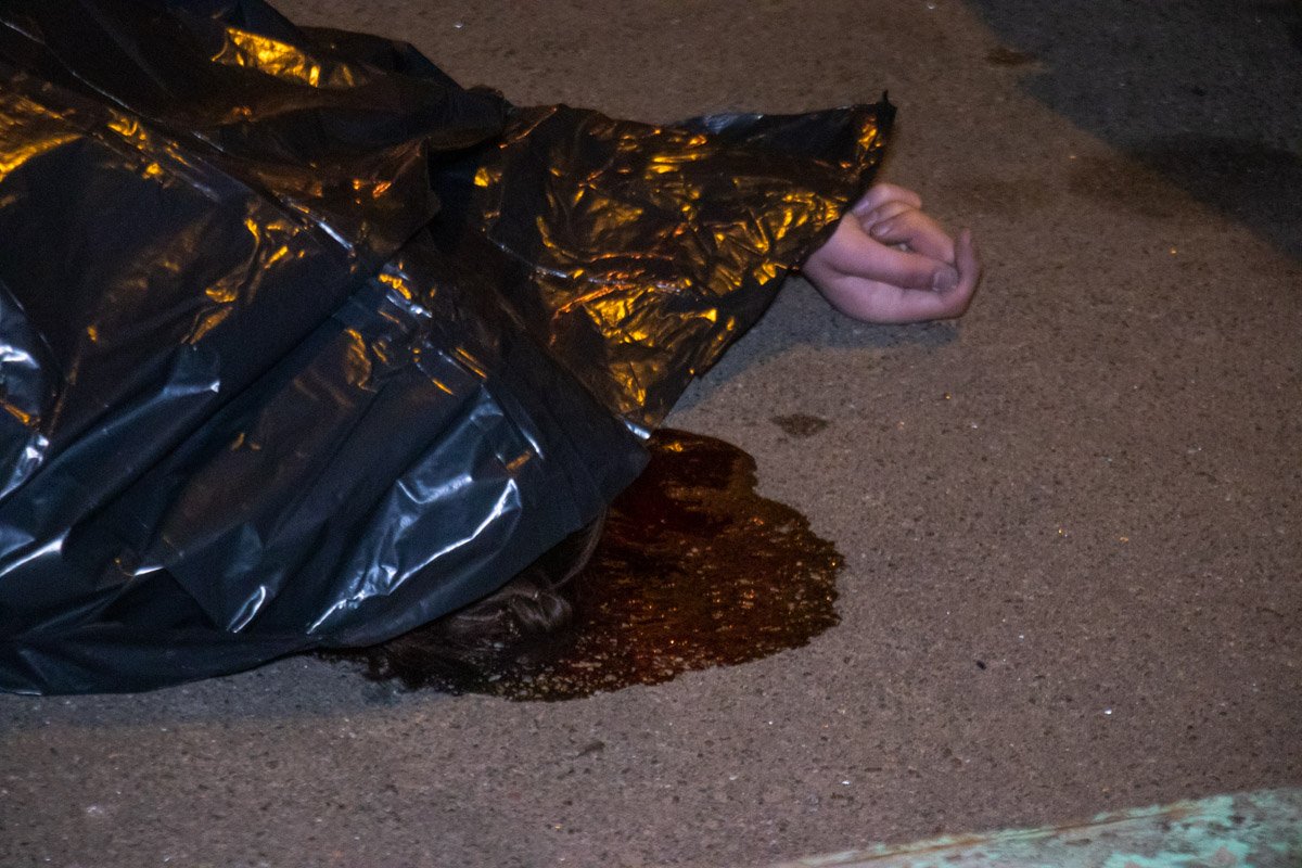 С какого этажа выпрыгнул парень, на данный момент неизвестно