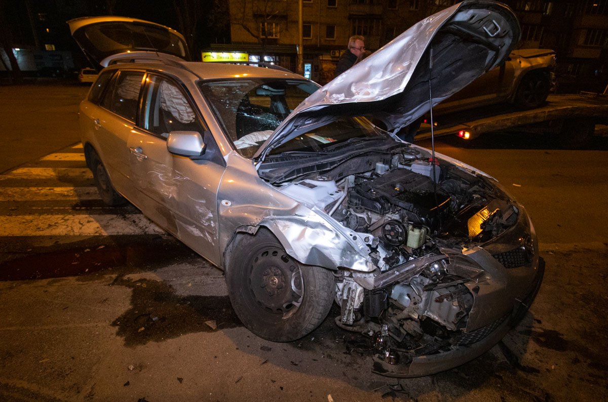 В пятницу, 15 марта, в Днепровском районе Киева произошла авария с участием двух автомобилей