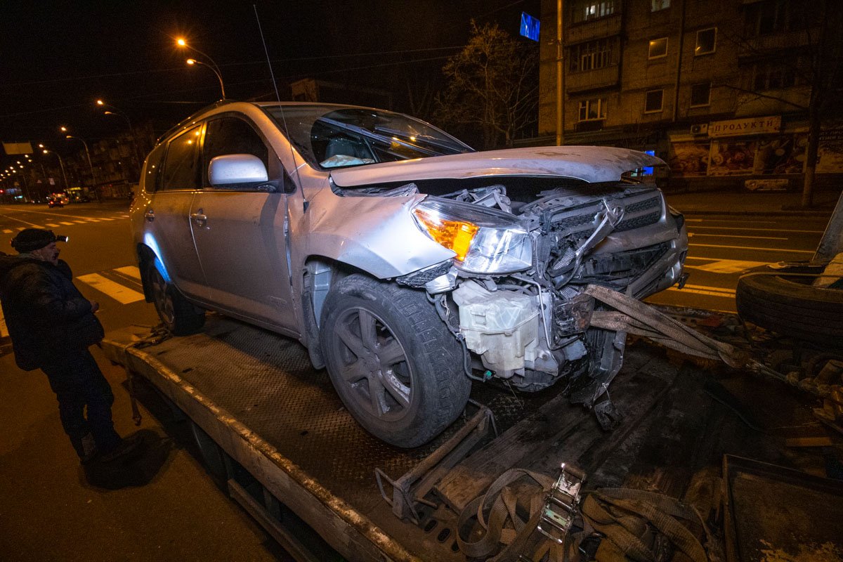  На проспекте Мира столкнулись Mazda 6 и Toyota Rav 4