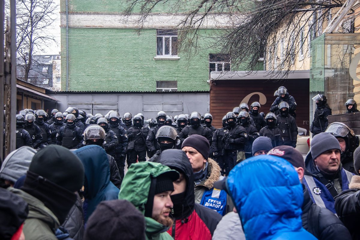 Порядок охраняли тысячи силовиков 