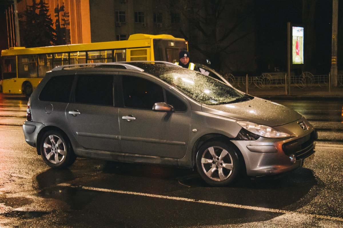 Все три автомобиля двигались по улице Московской в сторону улицы Генерала Алмазова Все три автомобиля двигались по улице Московской в сторону улицы Генерала Алмазова