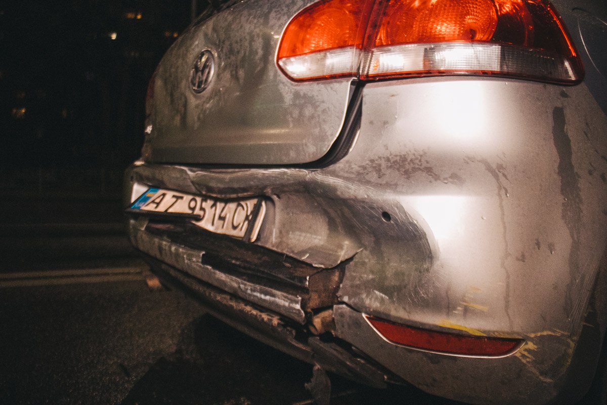 Toyota ехала за Volkswagen, и «догнала» его Toyota ехала за Volkswagen, и «догнала» его