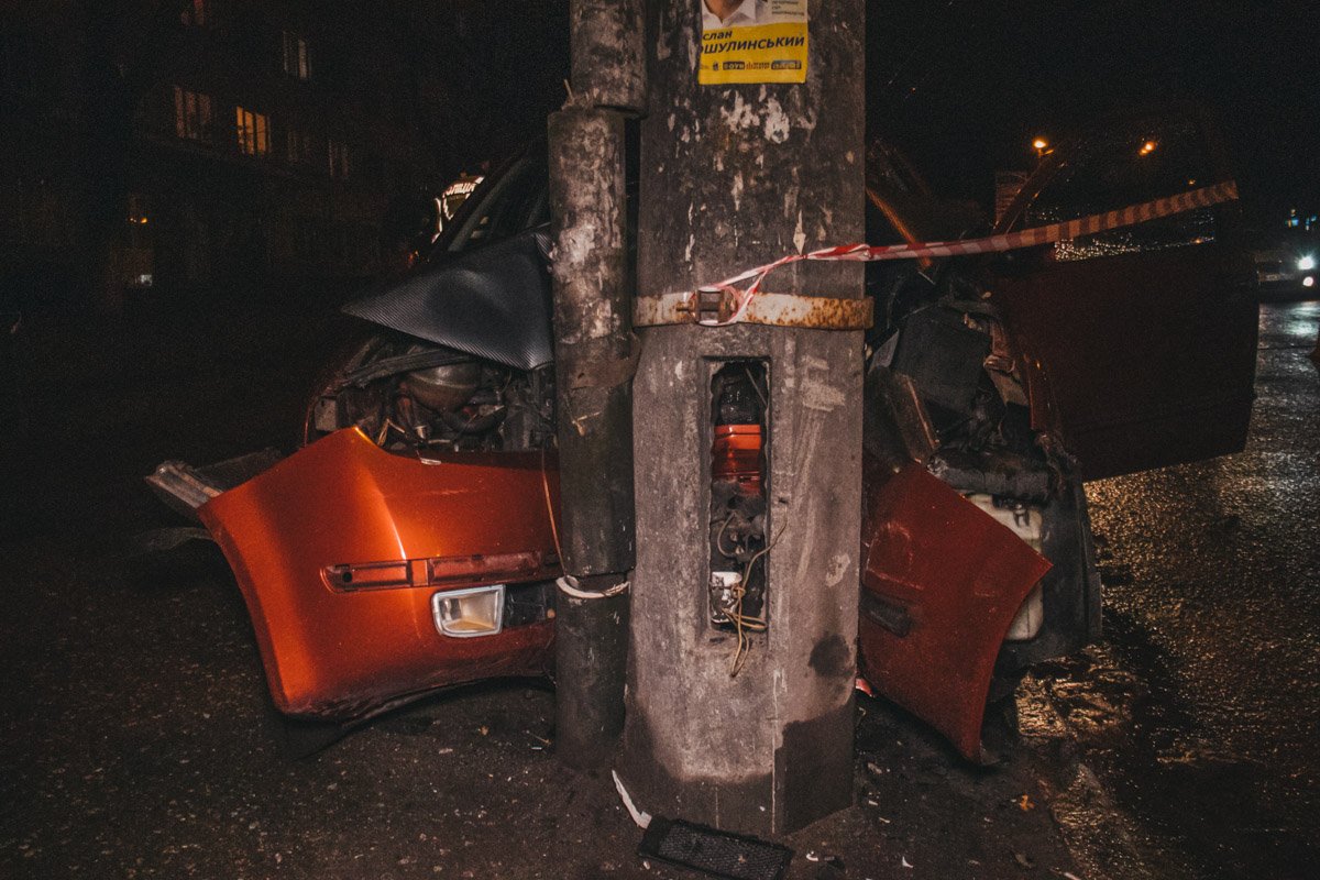 Авария случилась около 00:00