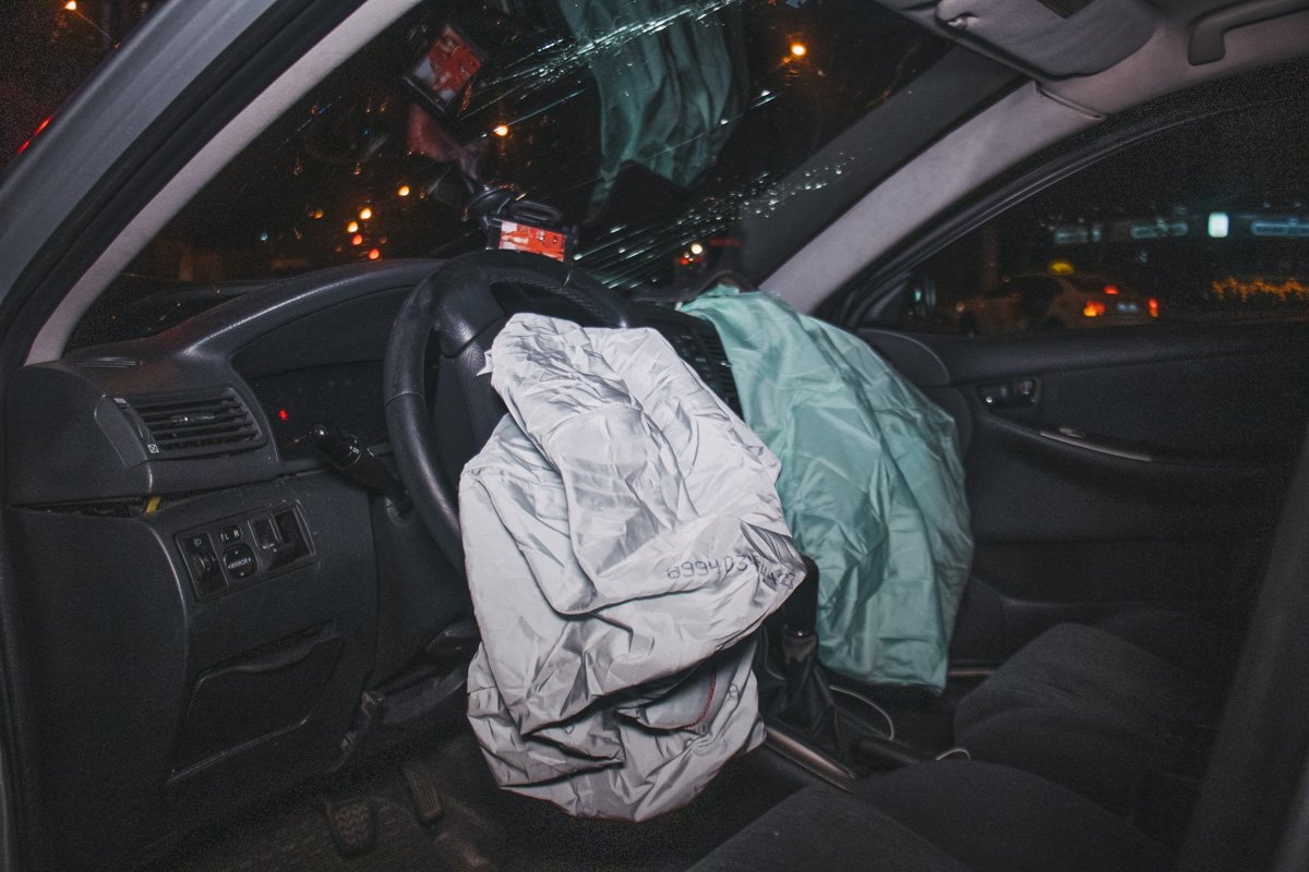 Клиент Uber получил травму головы и ноги, состояние остальных - неизвестно