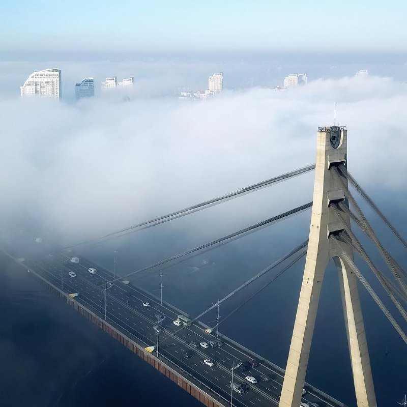 Нет, это не Сан-Франциско, это наш любимый Киев. Фото: @flyua_kiev