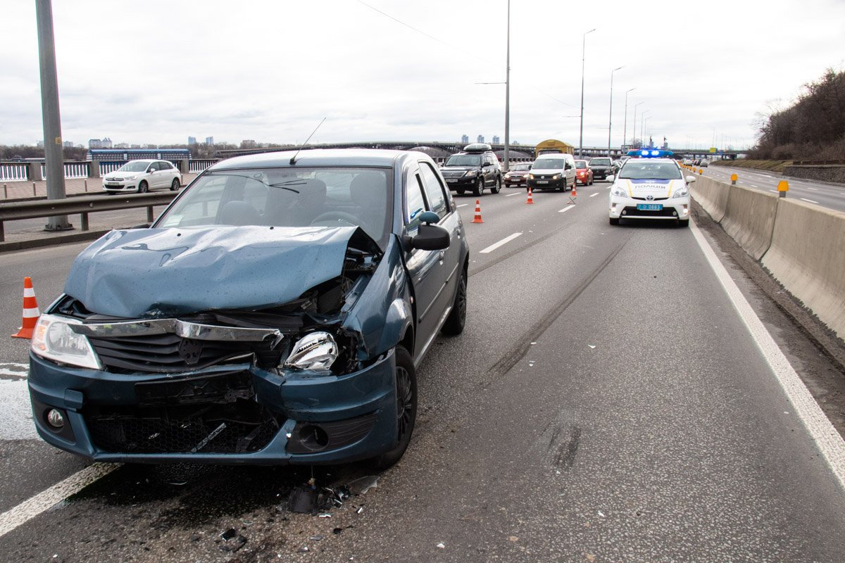 Столкнулись Renault Logan Столкнулись Renault Logan