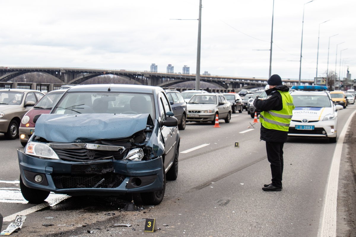 Девушку - пассажира из Ford госпитализировали в больницу Девушку - пассажира из Ford госпитализировали в больницу