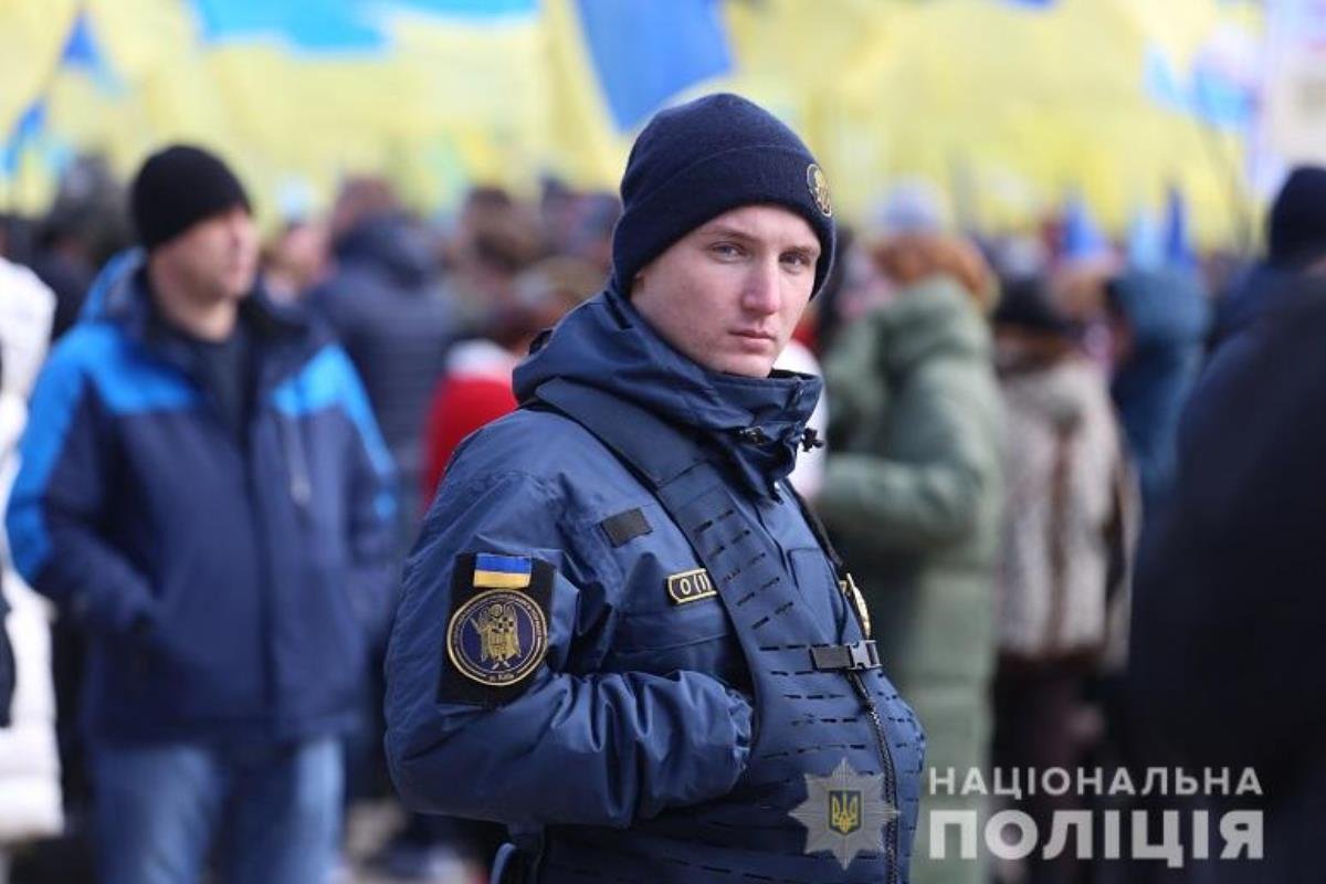 17 марта в Киеве на Михайловской площади прошла «Народная встреча» Петра Порошенко с избирателями