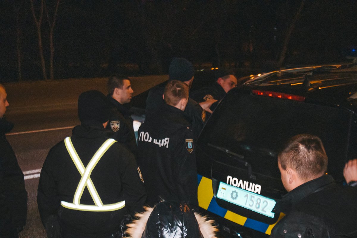 Водитель Chevrolet угрожал пистолетом водителю и пассажиру Mitsubishi 