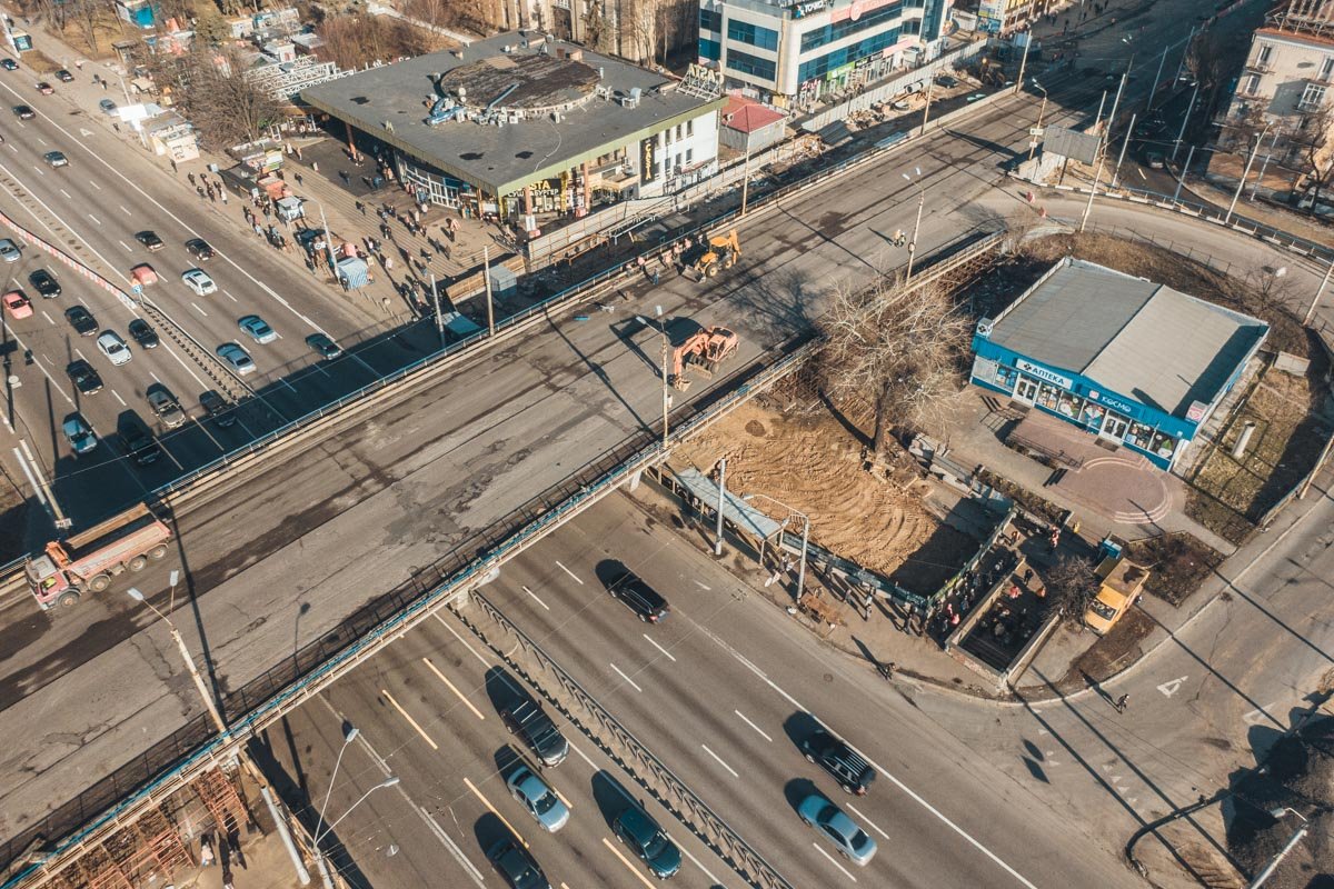 С 17 марта в Киеве на полную реконструкцию закрыли Шулявский мост