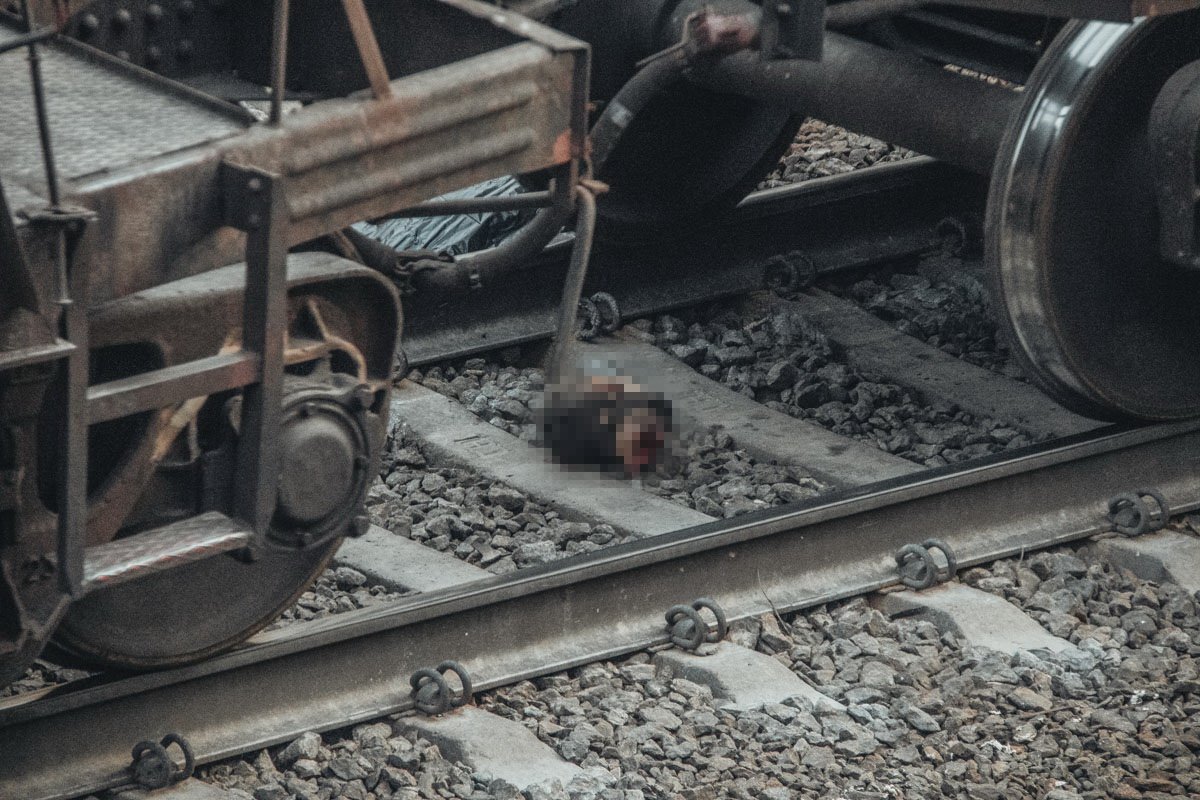 Тело лежало без головы, предварительно, его переехал поезд