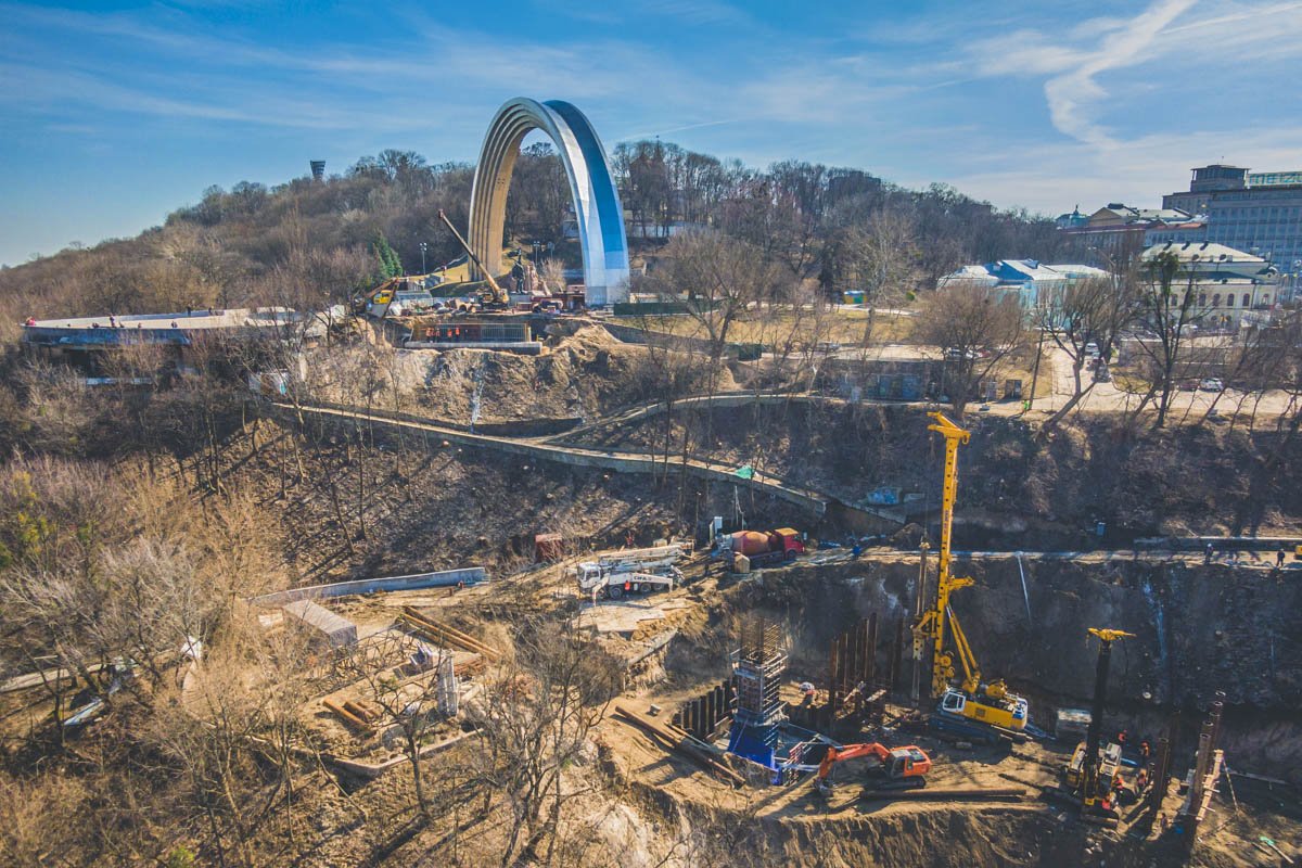 В строительстве задействуют специальную технику В строительстве задействуют специальную технику