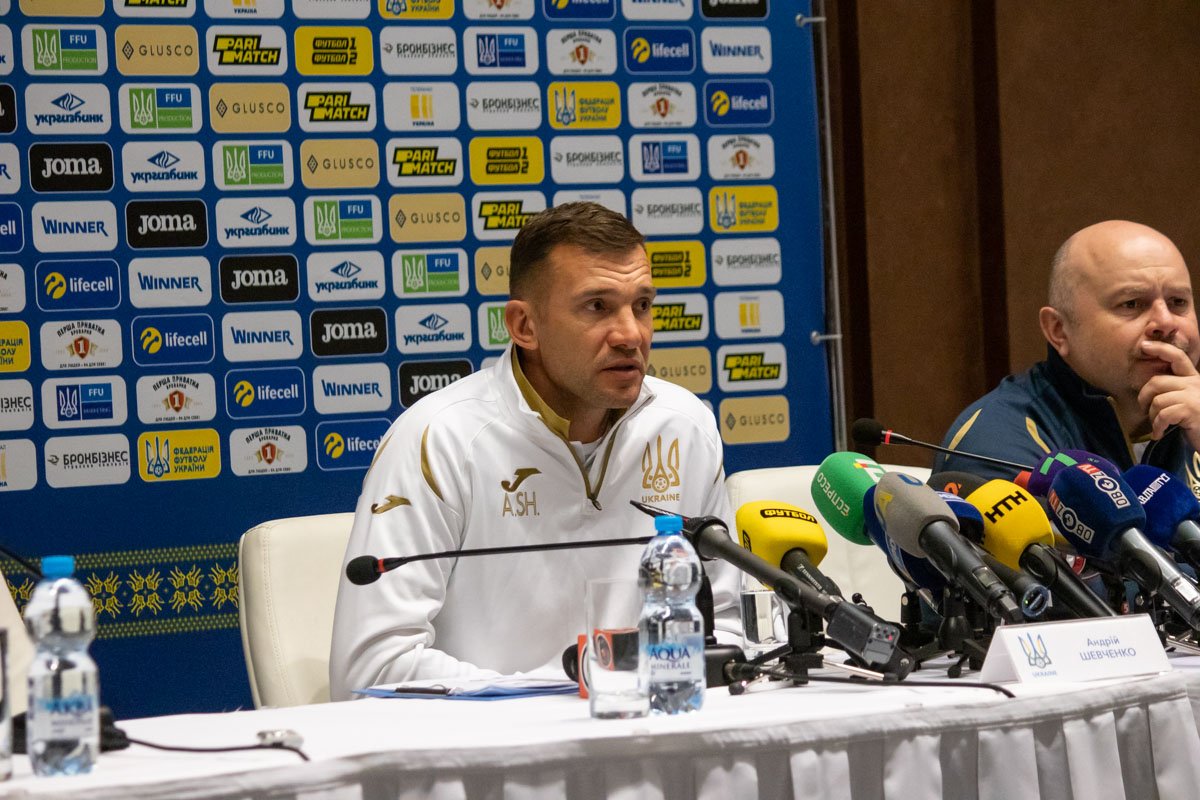Перед тренировкой сборной, ее главный тренер Андрей Шевченко отвечал на вопросы журналистов Перед тренировкой сборной, ее главный тренер Андрей Шевченко отвечал на вопросы журналистов