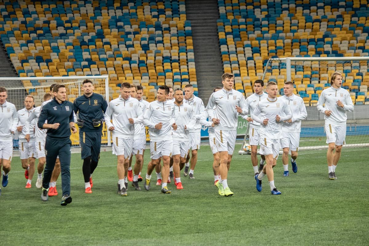 Белая форма как символ чистого листа, с которого сборная начинает этот отборочный цикл Белая форма как символ чистого листа, с которого сборная начинает этот отборочный цикл