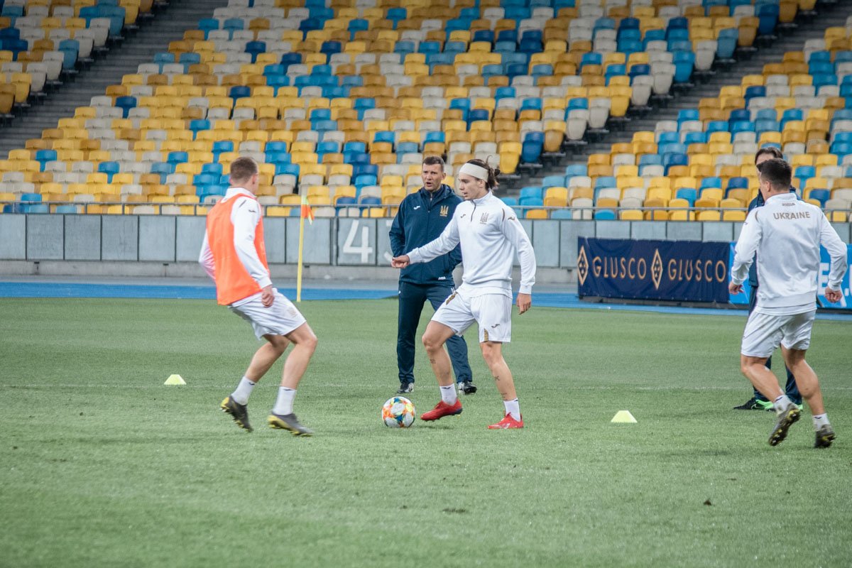 Николай Шапаренко в перспективе может стать главным диспетчером сборной. А пока он просто учится Николай Шапаренко в перспективе может стать главным диспетчером сборной. А пока он просто учится