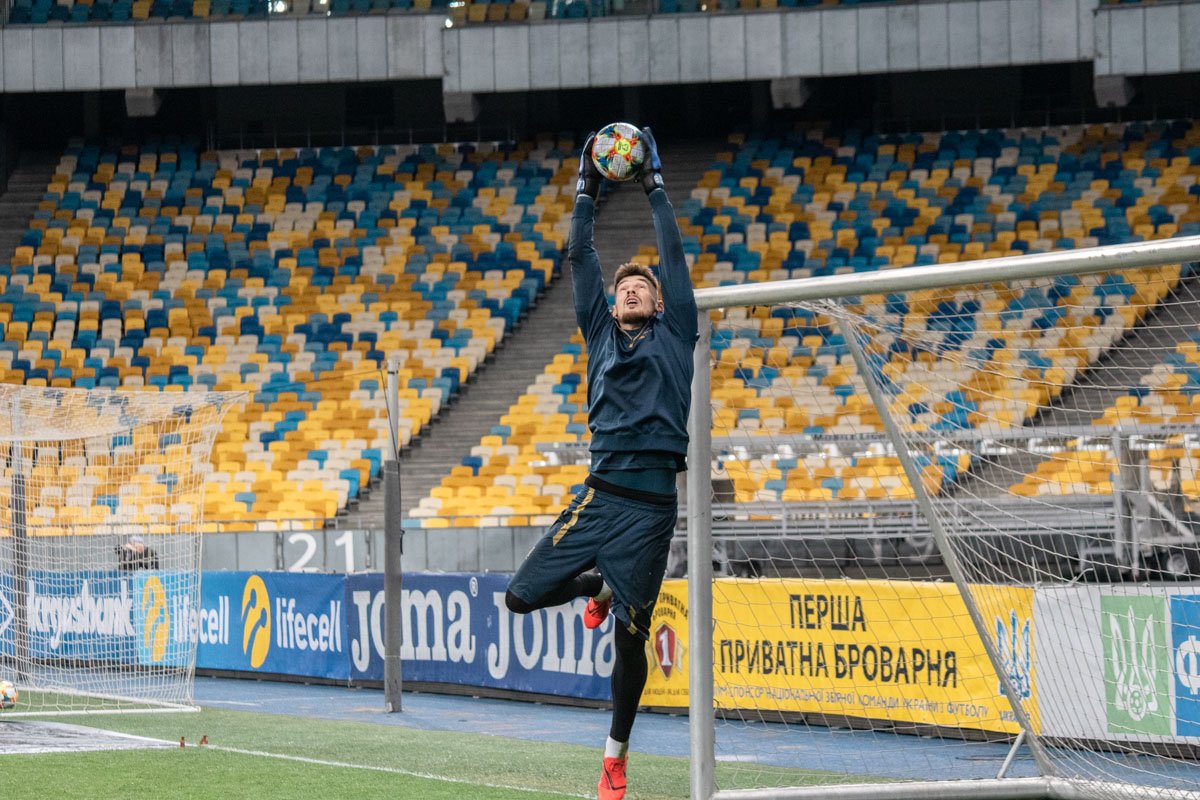 Денис Бойко на высоте и спасает ворота. Здорово, что Дэн близок к своему пику образца 2015 года Денис Бойко на высоте и спасает ворота. Здорово, что Дэн близок к своему пику образца 2015 года