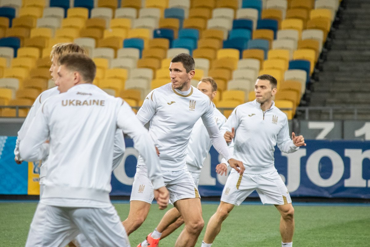 Защитники сборной отрабатывают игру в обороне Защитники сборной отрабатывают игру в обороне