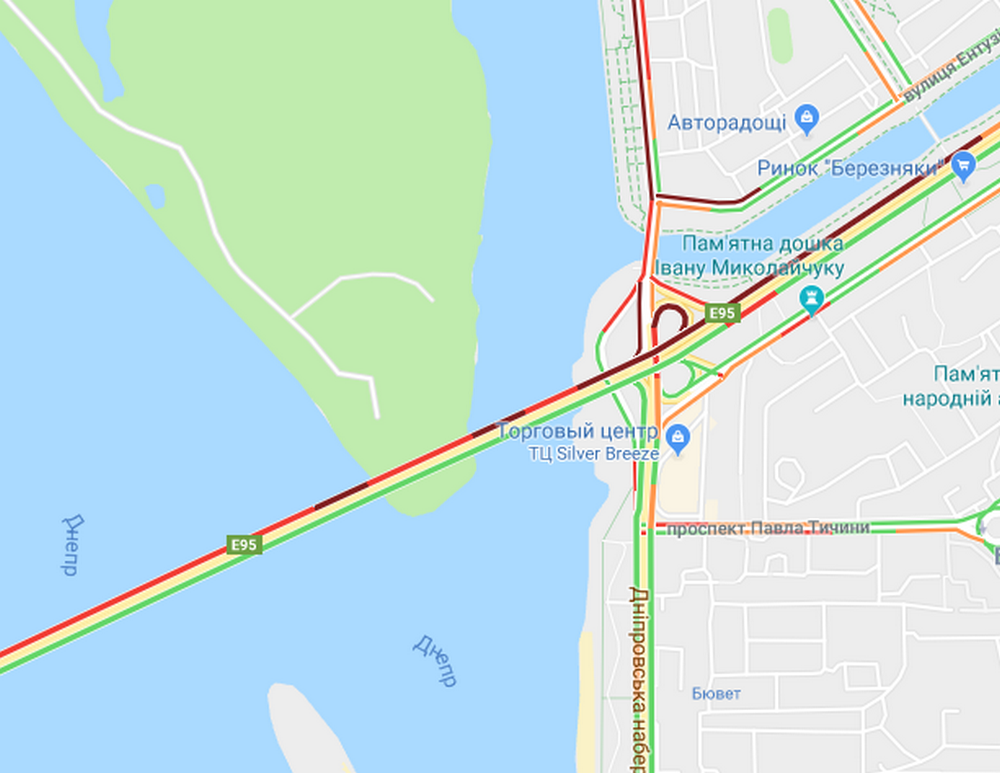 Уже привычно сложно двигаться по мосту Уже привычно сложно двигаться по мосту