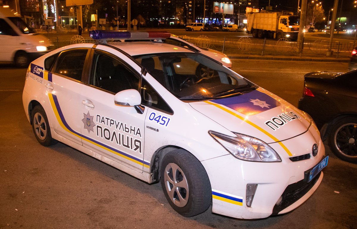 На месте работают правоохранители и выясняют детали случившегося