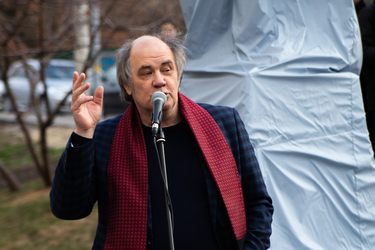 Благодаря инициативе Александра Брея был установлен памятник всемирно известного артиста