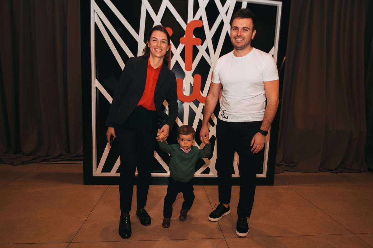 Григорий Решетник пришел с семьей Григорий Решетник пришел с семьей