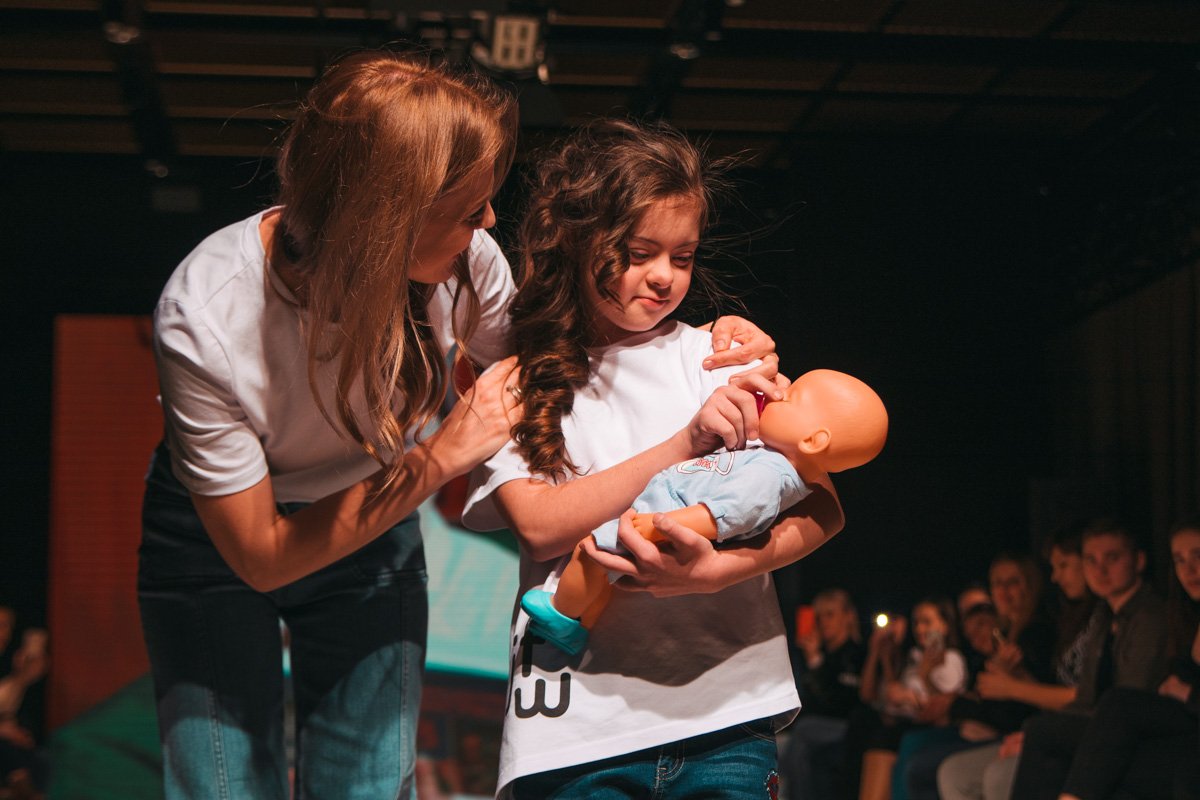 Каждому ребенку нужны настоящие тепло и забота Каждому ребенку нужны настоящие тепло и забота