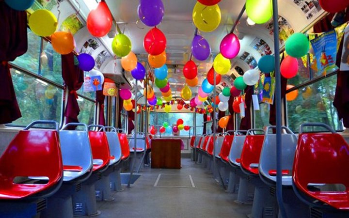 «Киевпастранс» совместно с Национальной библиотекой Украины создали совместный проект — «Весенние чтения в «Сказочном трамвайчике» «Киевпастранс» совместно с Национальной библиотекой Украины создали совместный проект — «Весенние чтения в «Сказочном трамвайчике»