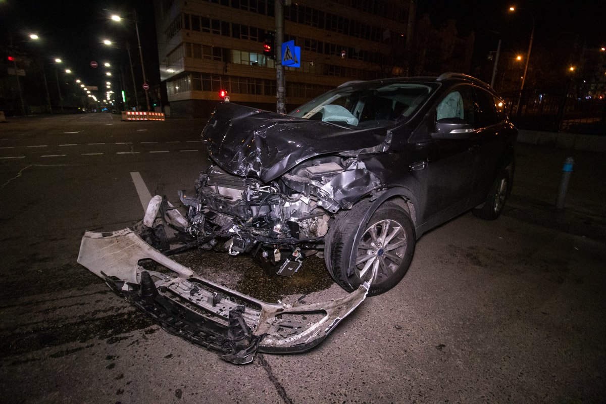 В Киеве столкнулись Opel и Ford В Киеве столкнулись Opel и Ford