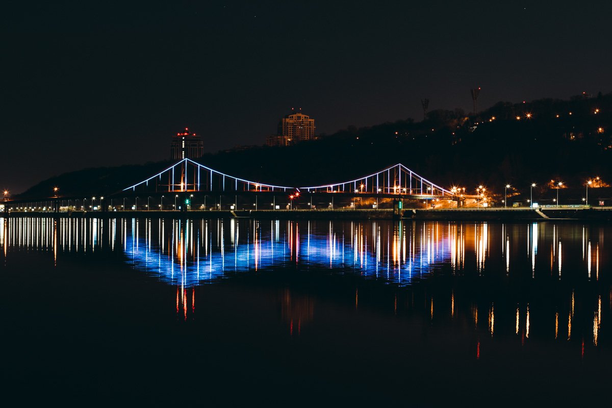 Воды Днепра - идеальное зеркало для отражения прекрасного Воды Днепра - идеальное зеркало для отражения прекрасного