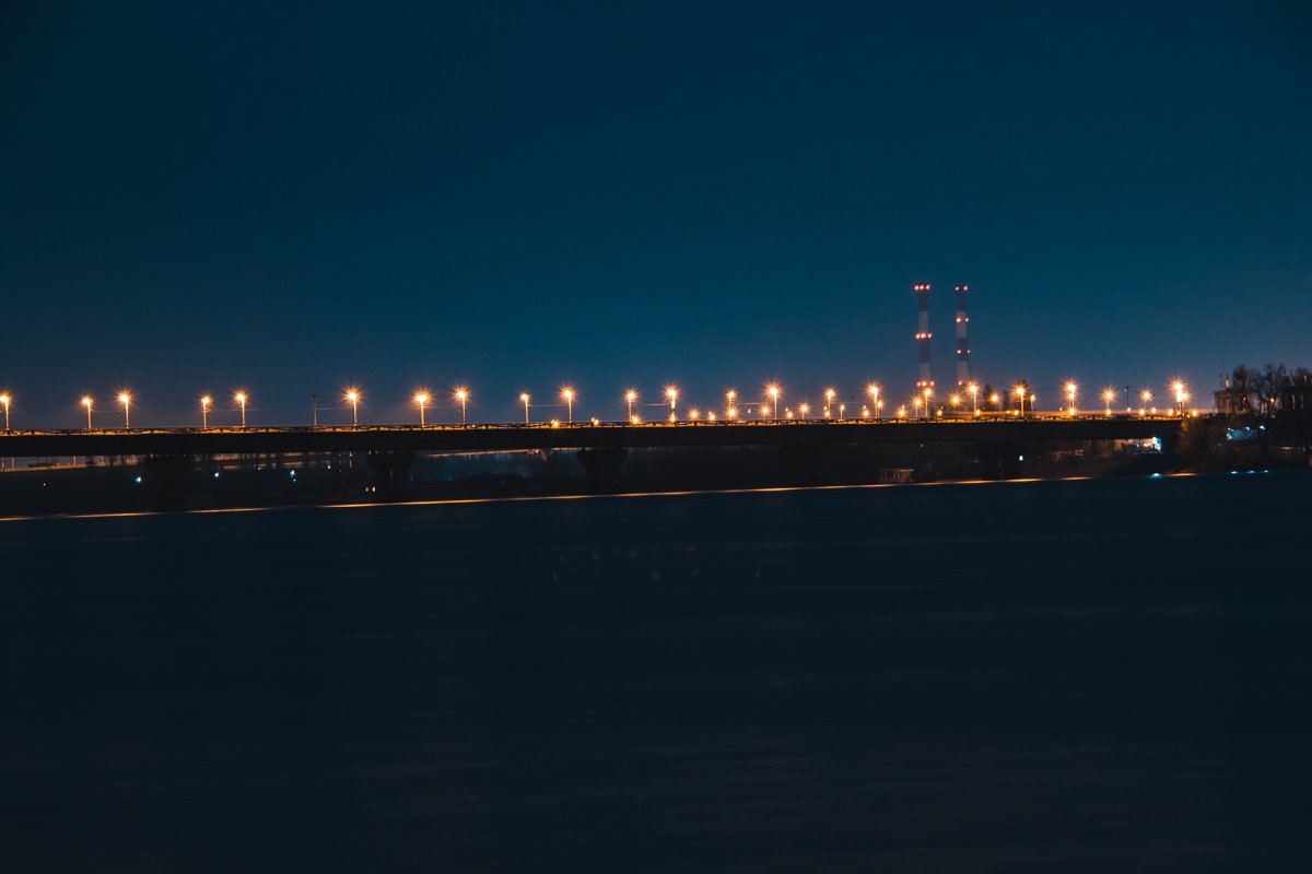 Столица манит своими огнями Столица манит своими огнями