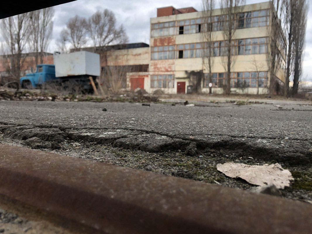 На территорию завода не пускали представителей СМИ и зевак, поскольку "Буревестник" является военным режимным объектом На территорию завода не пускали представителей СМИ и зевак, поскольку "Буревестник" является военным режимным объектом