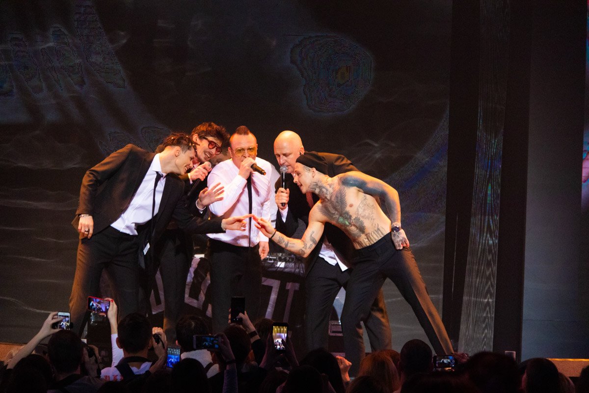 Все артисты лейбла MOZGI Entertainment слегка "обновили" образы