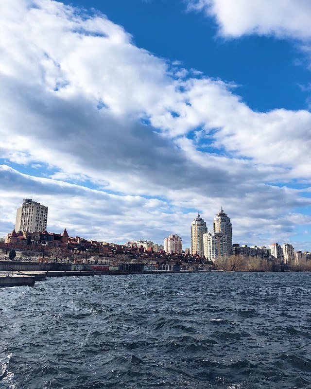 Оболонь "волнуется". Фото: @victoria.tel