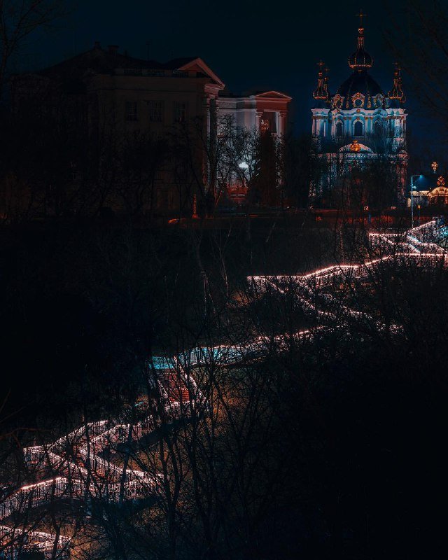 Сияй, любимый город! Фото: @parabellum