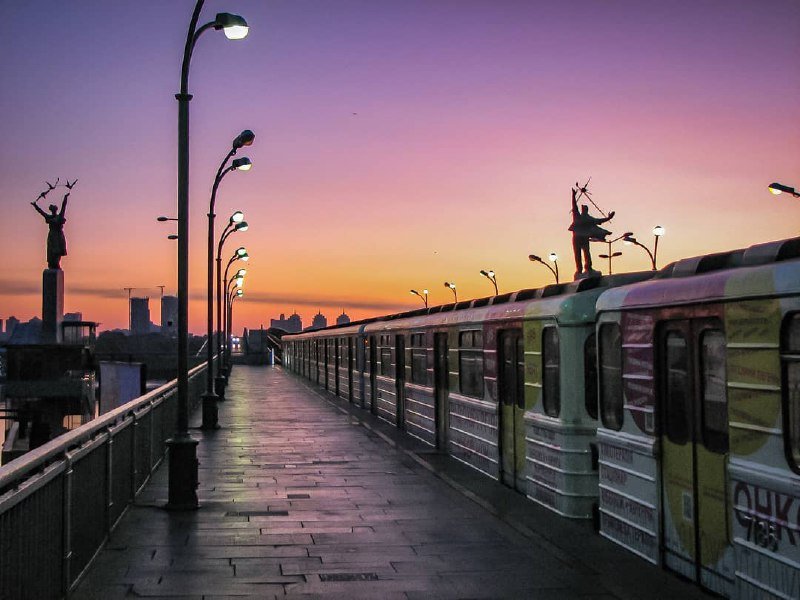 Весенние закаты и рассветы - это то, что вдохновляет любить. Фото: @alex.es335