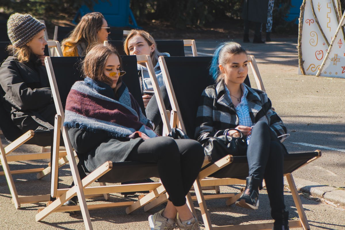 Наконец-то можно и на улице посидеть, а не убегать от холода Наконец-то можно и на улице посидеть, а не убегать от холода