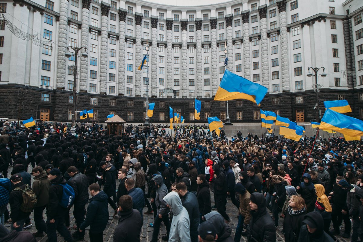 Хотя казалось, что их на самом деле еще больше