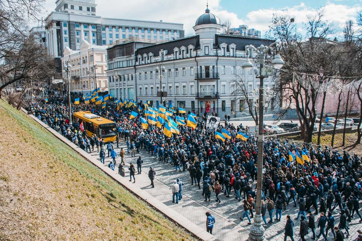 Родственникам погибших удалось попасть в Администрацию, чтобы передать Президенту документы по делу Свинарчука