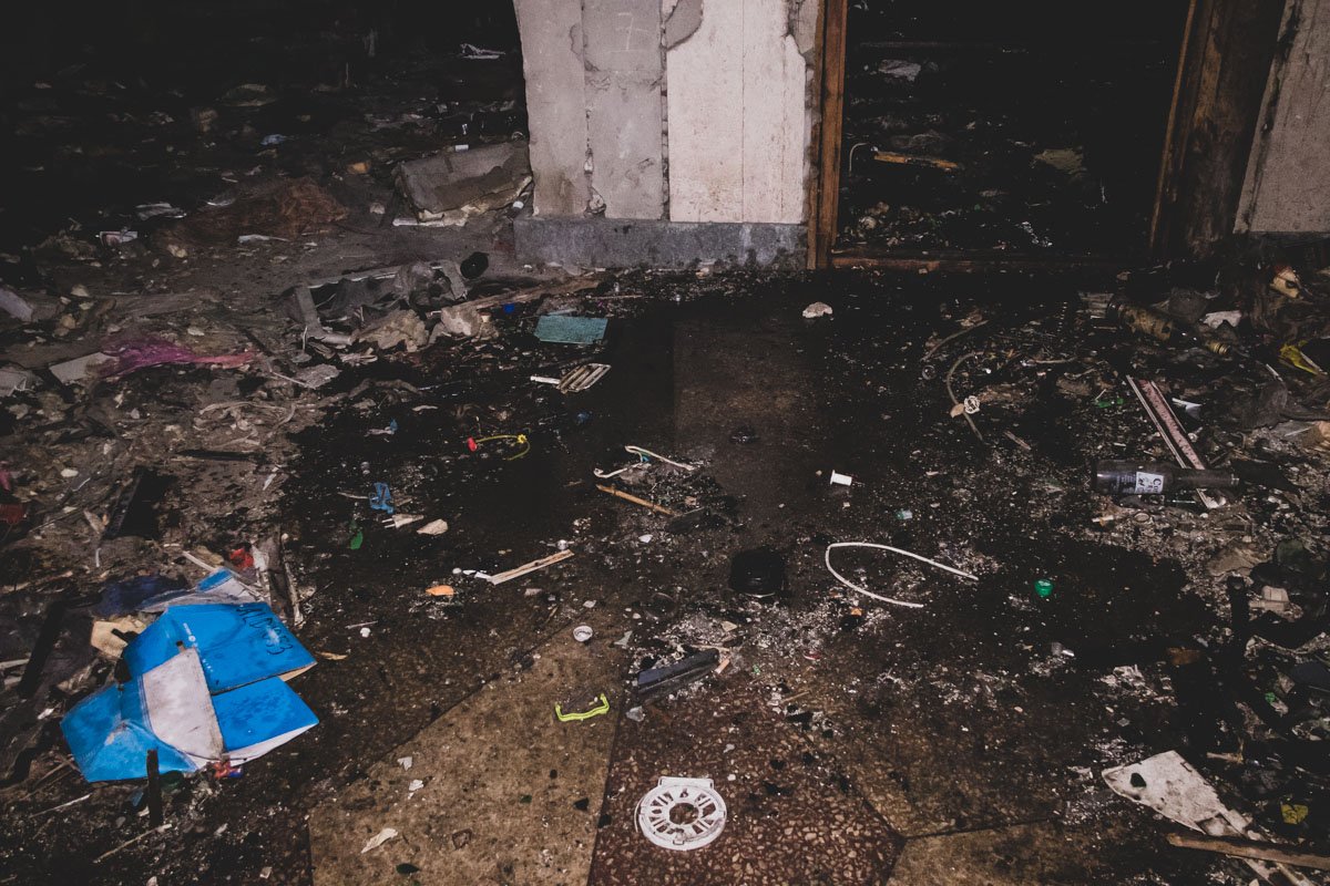 Горело заброшенное трехэтажное здание по адресу улица Юрия Шевелева, 100