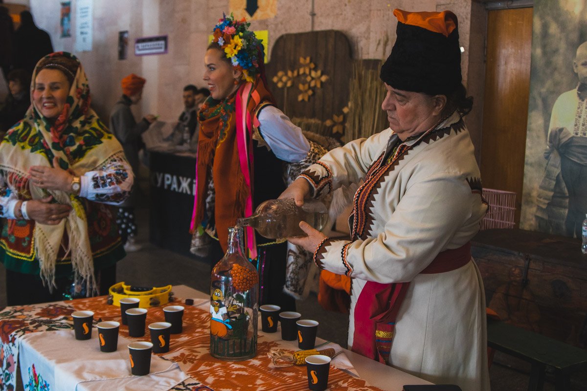 Весенний Кураж Базар приурочен к празднику весны, украинским традициям и благотворительности