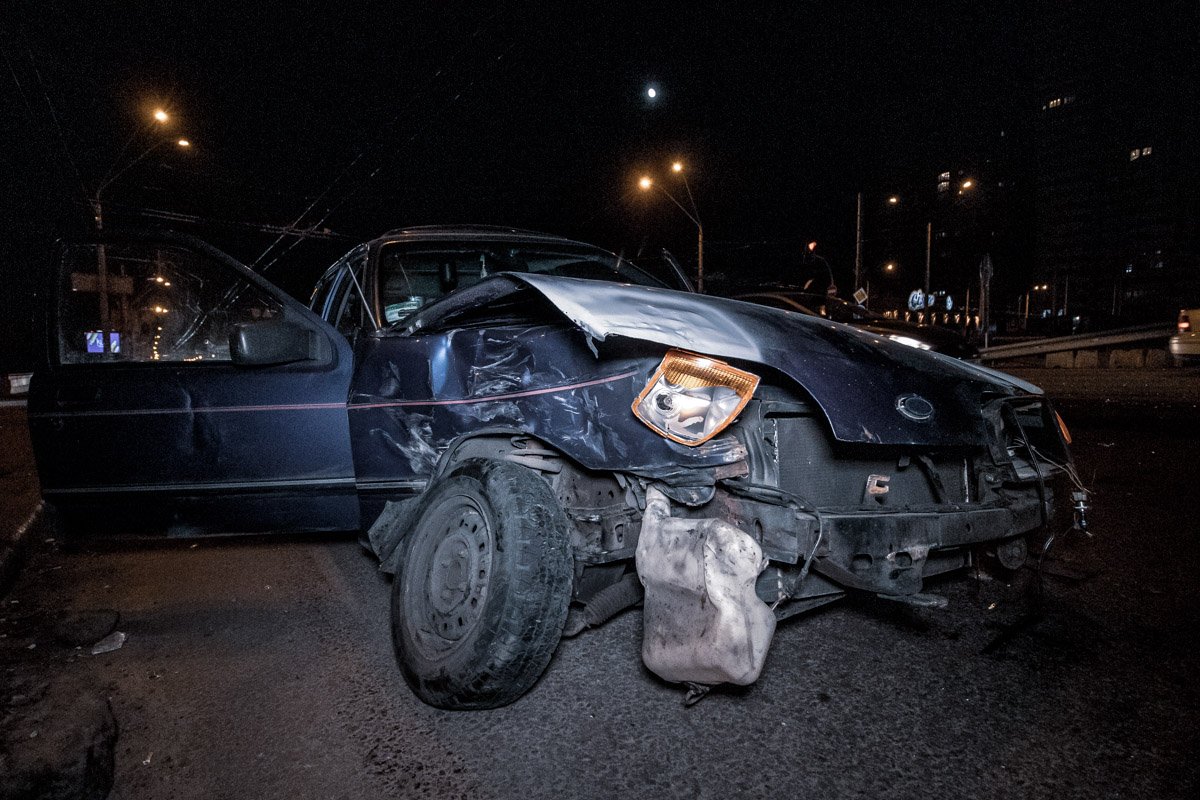 В воскресенье, 24 марта, в Киеве на проспекте Победы произошло ДТП с участием двух автомобилей