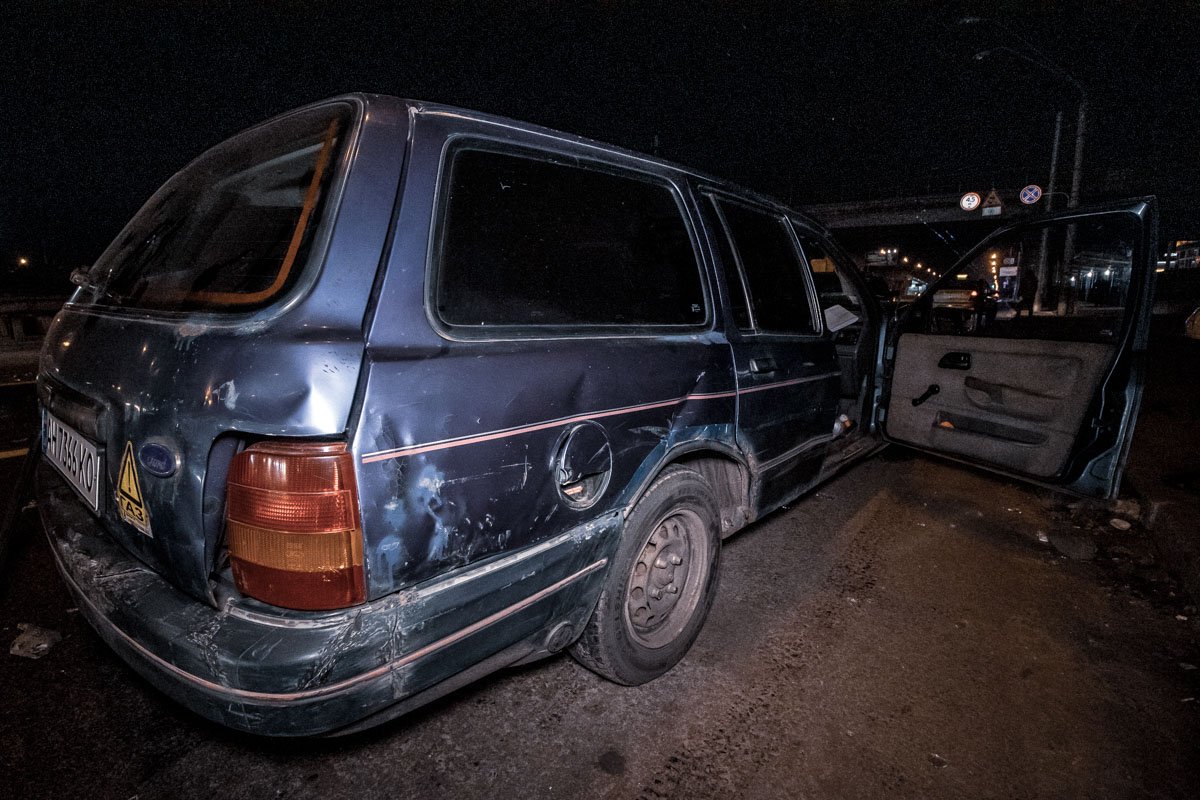 Ford двигался по проспекту в сторону центра и осуществил поворот в неположенном месте