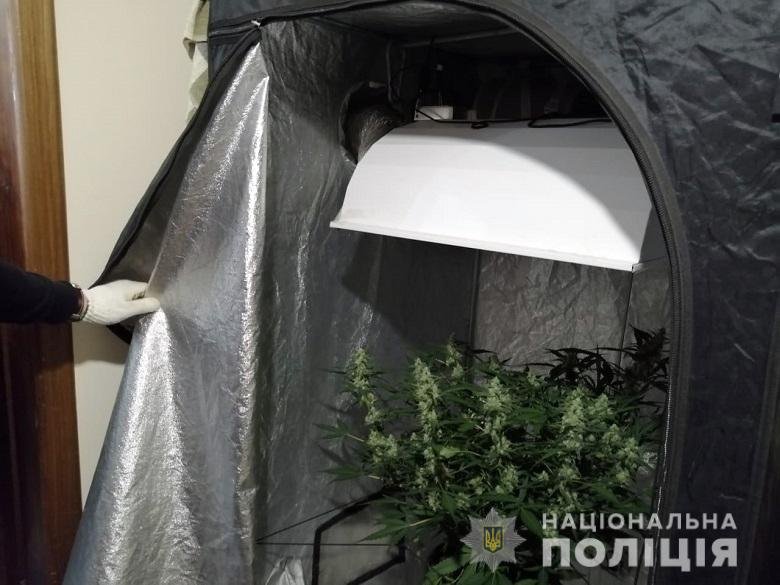 В Киеве мужчина в собственной квартире обустроил лабораторию по изготовлению наркотиков В Киеве мужчина в собственной квартире обустроил лабораторию по изготовлению наркотиков