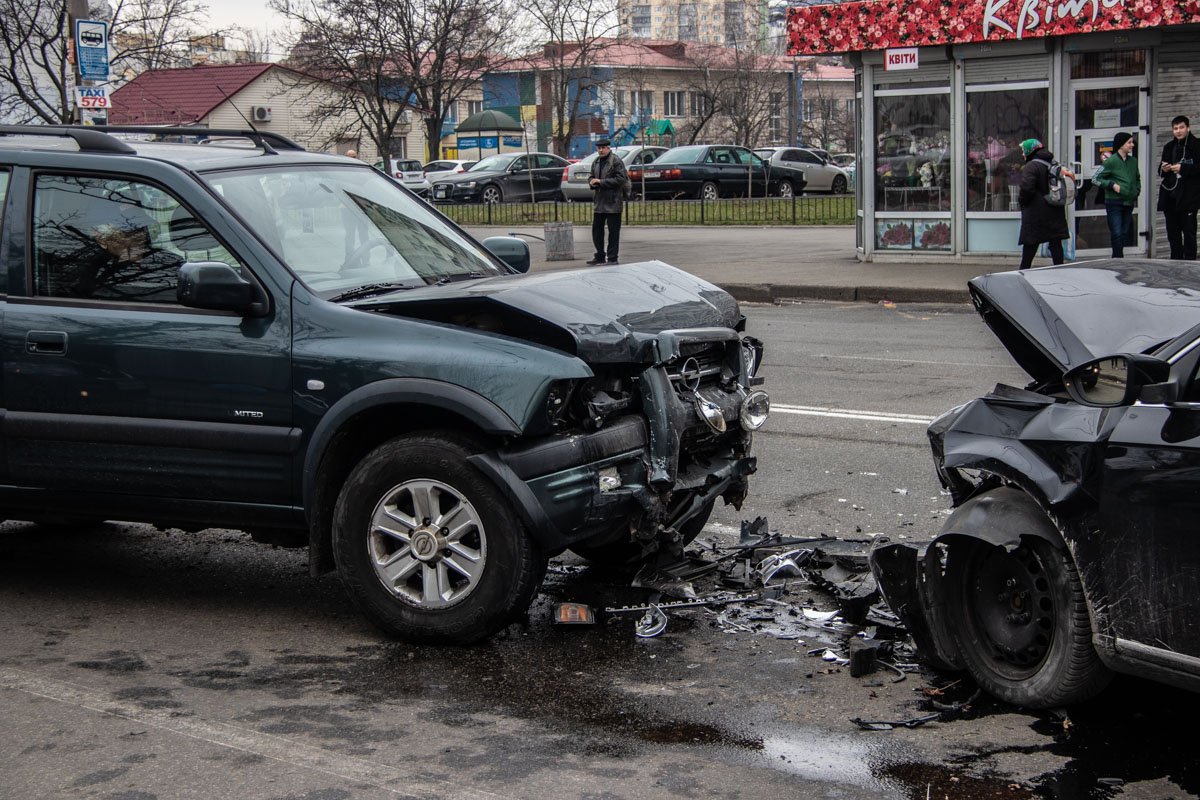 Столкнулись Opel и Volkswagen