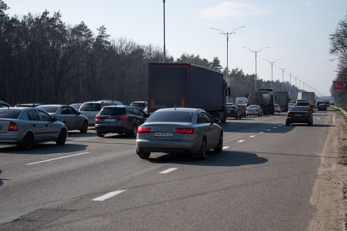 Из-за столкновения в сторону Киева образовалась крупная пробка