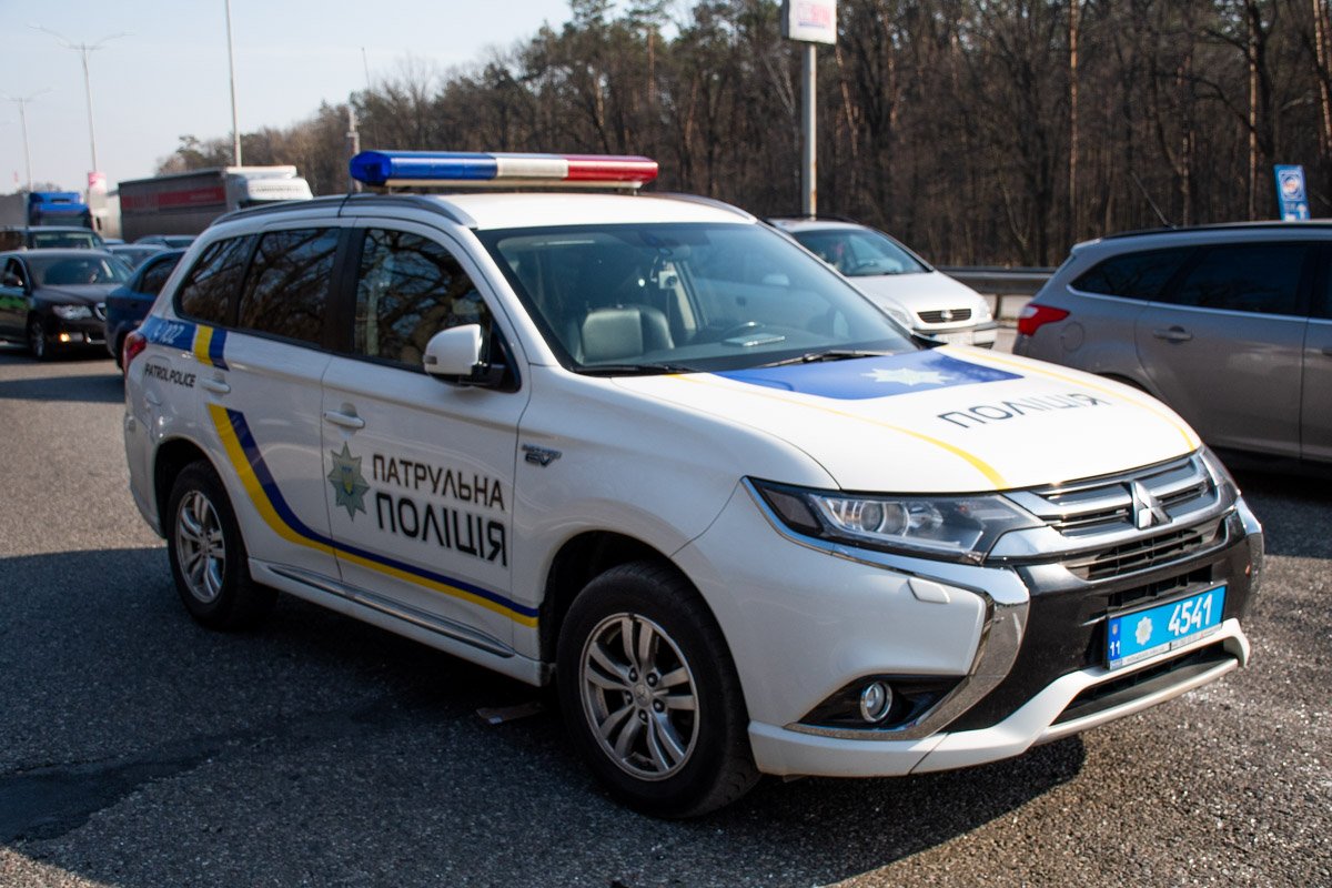 На месте работали правоохранители и медики. Детали инцидента выясняются