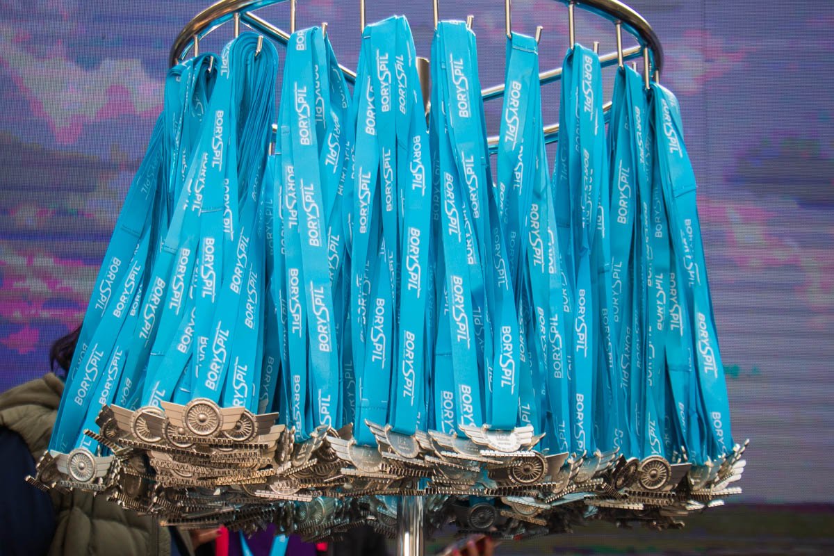 Каждый участник марафона получил медальку 