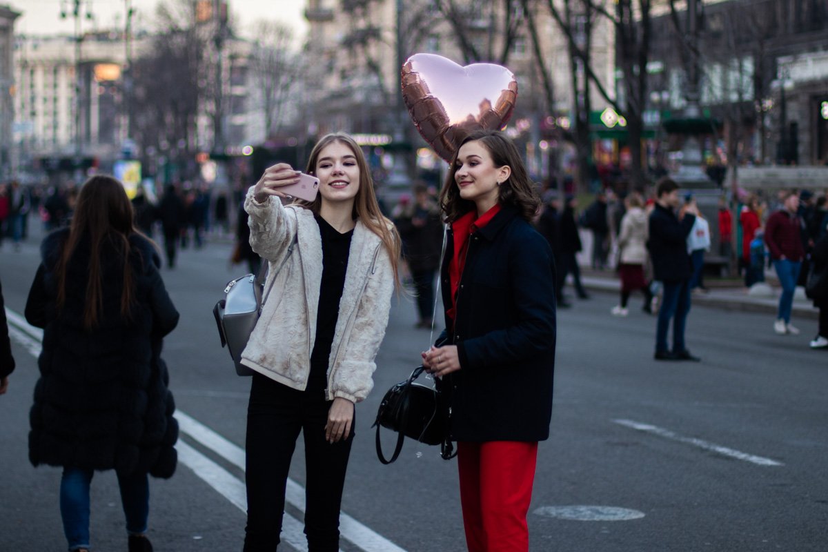 Без selfie никак не обойтись, так еще и шарик такой красивый, розовый