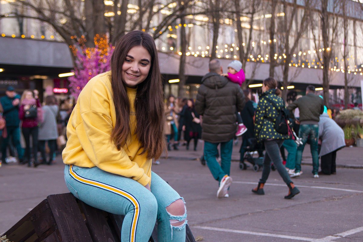 Яркие цвета в одежде скрасят ожидание теплых весенних деньков Яркие цвета в одежде скрасят ожидание теплых весенних деньков