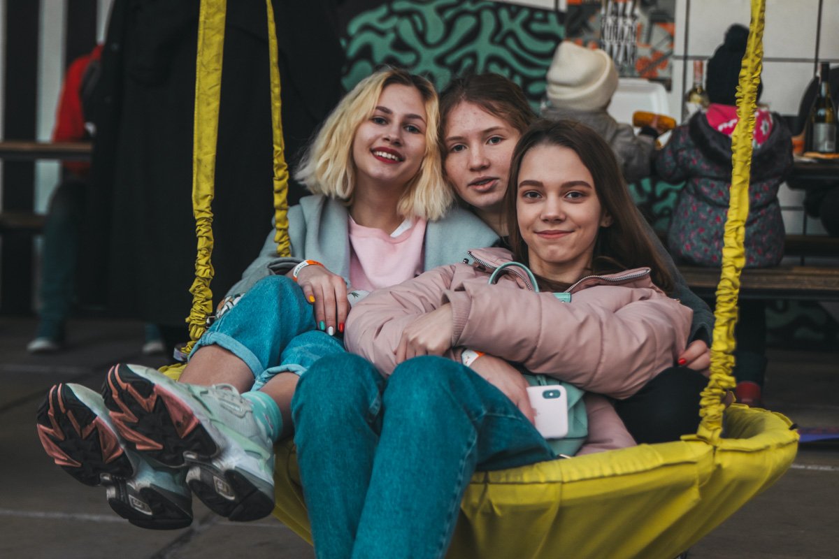 Весна - время красочных экспериментов и в маникюре в том числе